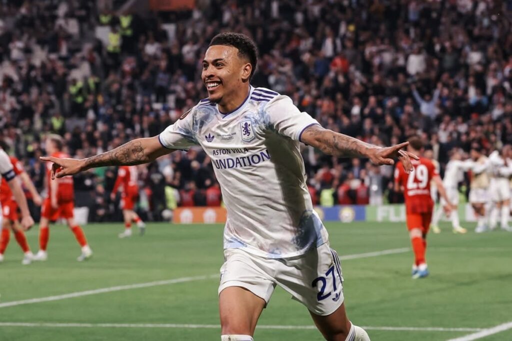 e-campeao:-aston-villa-atropela-freiburg-e-conquista-a-liga-europa