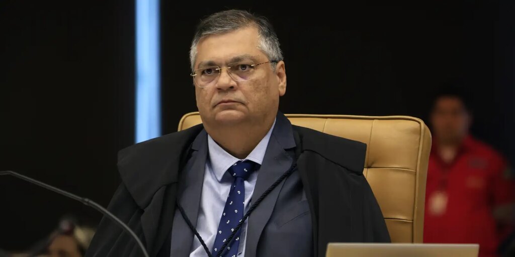Dino pede que Câmara explique viagem de Mário Frias ao exterior dino-pede-que-camara-explique-viagem-de-mario-frias-ao-exterior