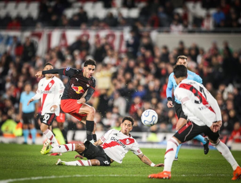 com-gol-no-fim,-river-plate-empata-com-bragantino-e-segue-invicto