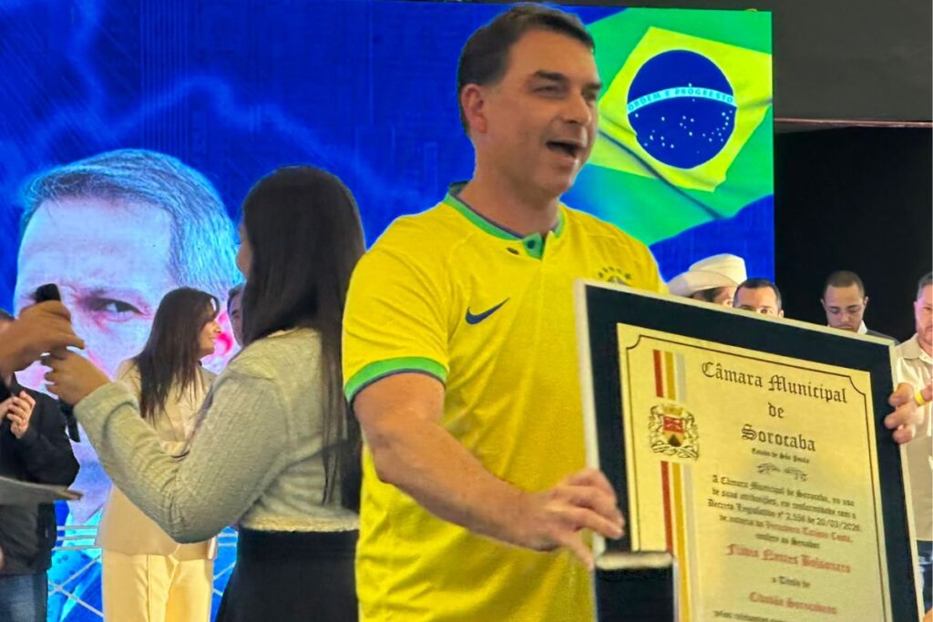 flavio-bolsonaro-acena-ao-nordeste-e-vai-a-evento-do-agro-na-bahia