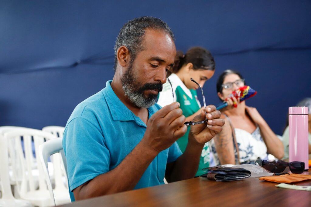 moradores-do-sol-nascente-recebem-2-mil-oculos-e-exames-gratis