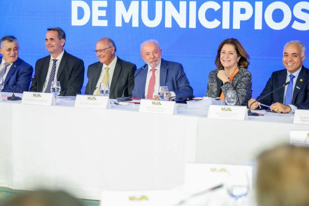 lula-diz-a-prefeitos-que-messias-ainda-sera-ministro-do-stf