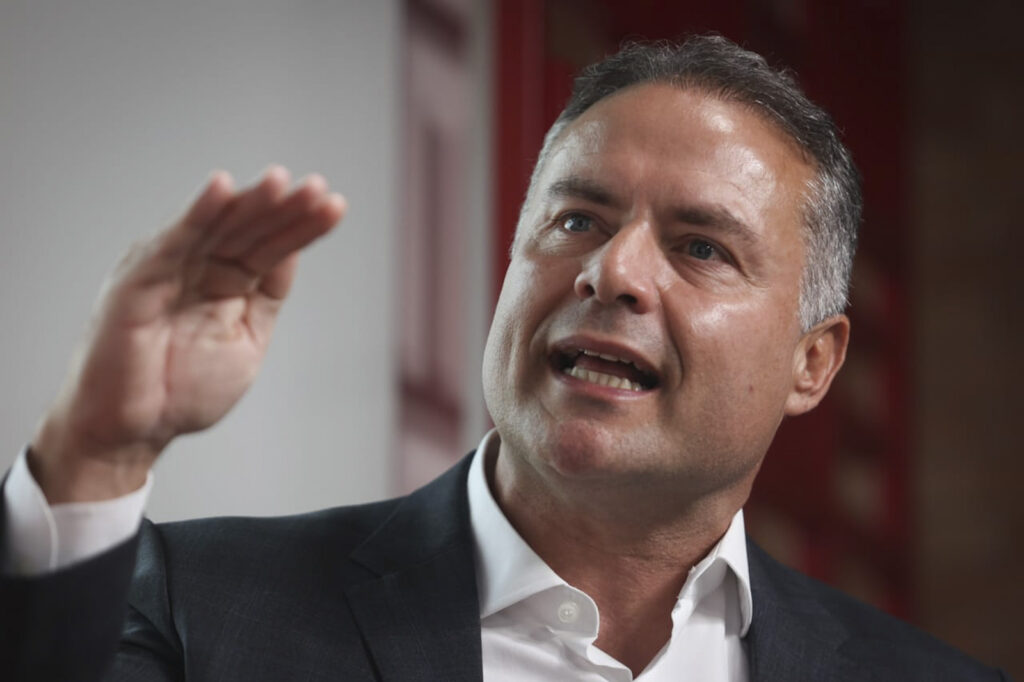 renan-filho-lidera-disputa-ao-governo-de-alagoas,-com-41,75%,-diz-pesquisa