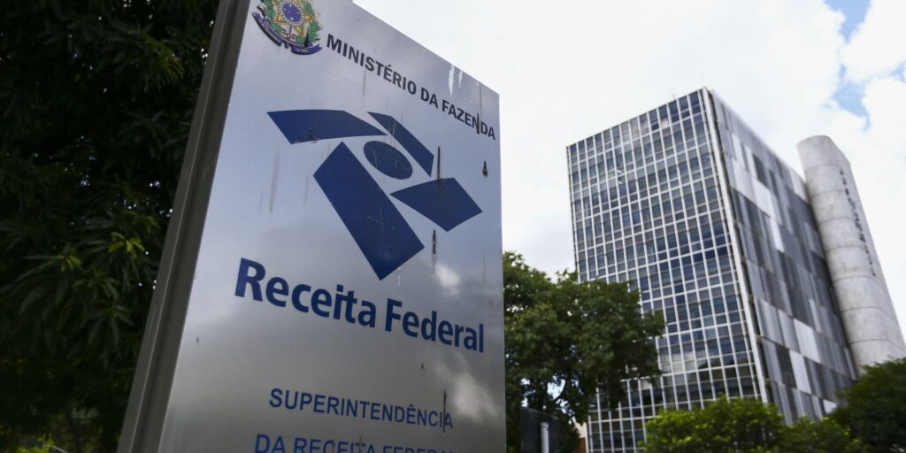 Arrecadação federal bate recorde e supera R$ 278 bilhões em abril arrecadacao-federal-bate-recorde-e-supera-r$-278-bilhoes-em-abril