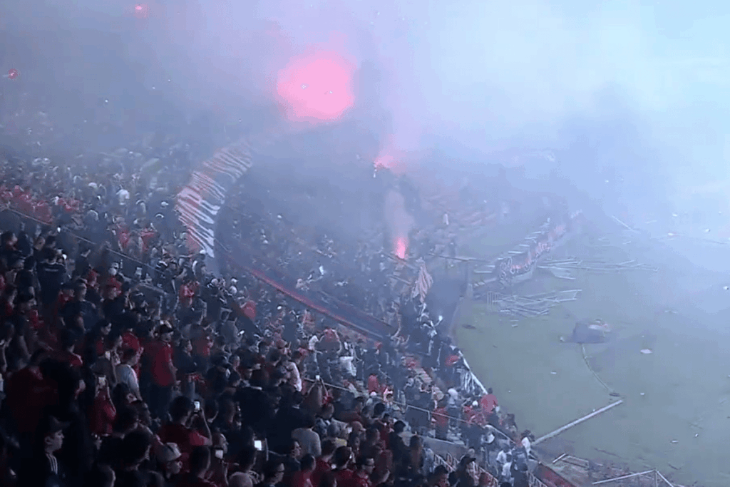 libertadores:-conmebol-da-vitoria-para-o-flamengo-em-jogo-interrompido