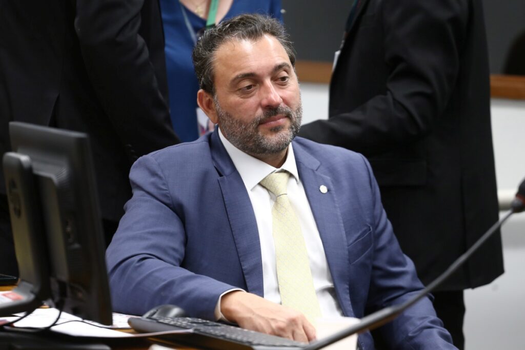 deputado-do-pp-usa-dinheiro-da-camara-para-alugar-escritorio-da-tia