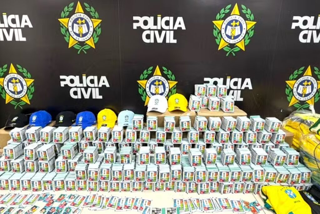 policia-apreende-200-mil-figurinhas-falsificadas-da-copa-do-mundo