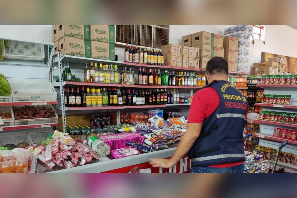 procon-apreende-produtos-vencidos-ha-quase-2-anos-em-supermercado