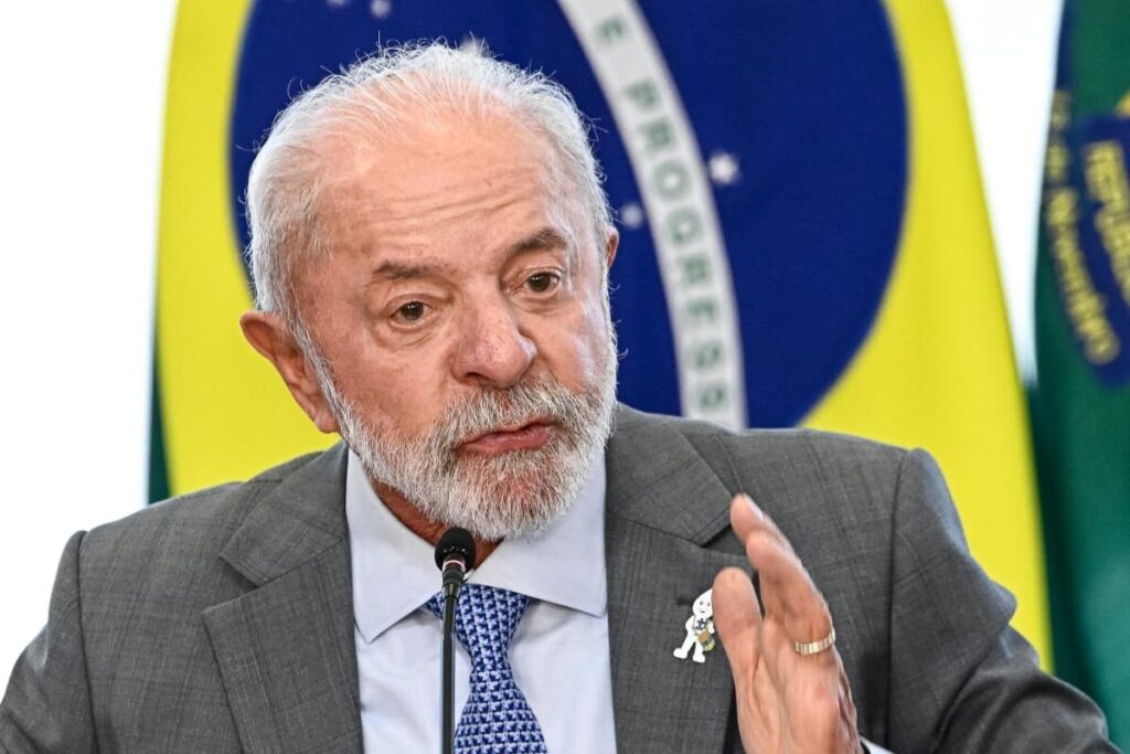 lula-diz-que-vai-vetar-projeto-que-da-brecha-para-mensagens-em-massa