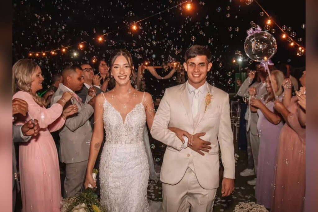 tragedia:-casal-morre-em-acidente-20-dias-apos-festa-de-casamento