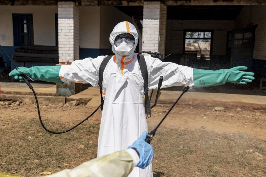 novos-casos-de-ebola-em-uganda-acendem-alerta-da-oms