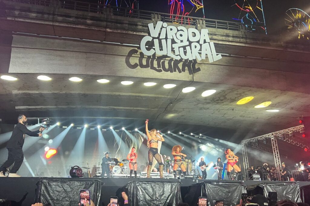 apesar-da-chuva,-virada-cultural-fecha-primeira-noite-com-bom-publico