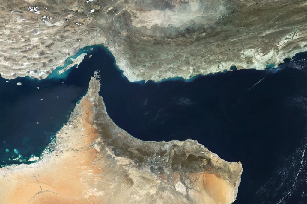 ira-diz-que-passara-a-cobrar-taxa-por-“servicos-de-navegacao”-no-ormuz