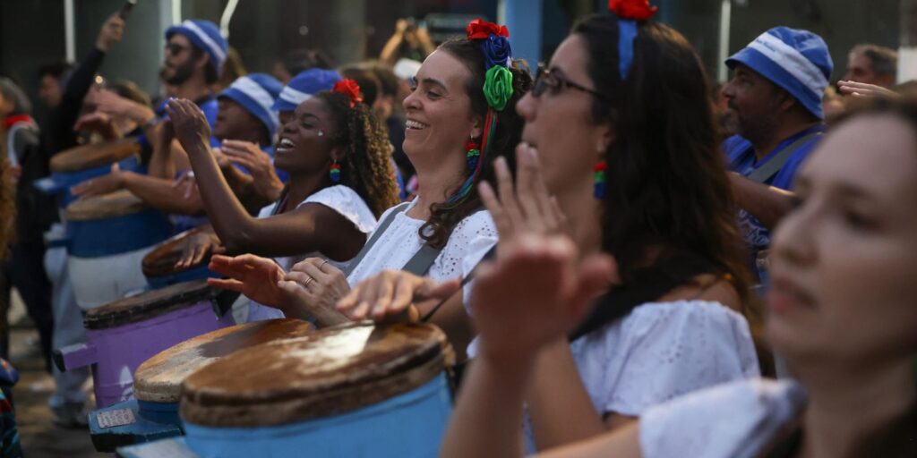 Cortejo de culturas tradicionais reúne três gerações da mesma família cortejo-de-culturas-tradicionais-reune-tres-geracoes-da-mesma-familia