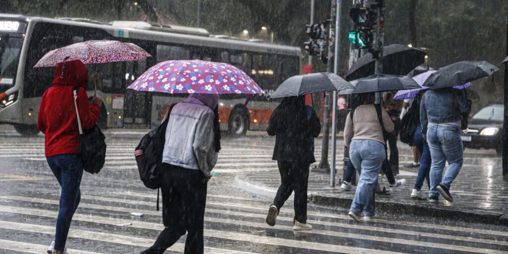 Norte e Sudeste devem começar semana com chuva forte, prevê Inmet norte-e-sudeste-devem-comecar-semana-com-chuva-forte,-preve-inmet