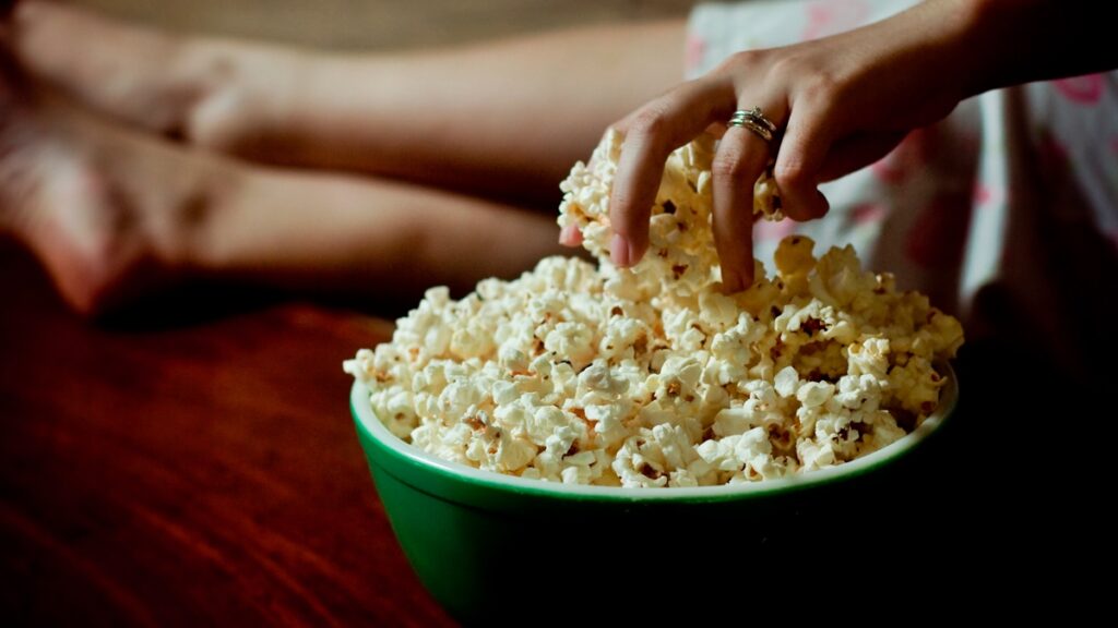aprenda-a-fazer-pipoca-doce-caseira-igual-a-de-cinema