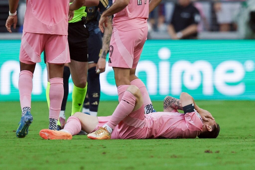 jornal-argentino-atualiza-situacao-de-messi,-substituido-com-dores