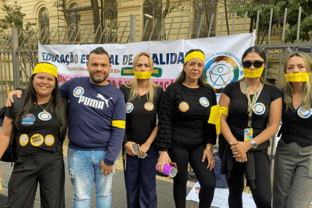 familias-fazem-ato-na-seduc-contra-precarizacao-do-ensino-inclusivo