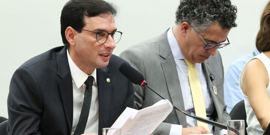 Fim da escala 6×1: relator propõe que um dia de folga seja no domingo fim-da-escala-6×1:-relator-propoe-que-um-dia-de-folga-seja-no-domingo