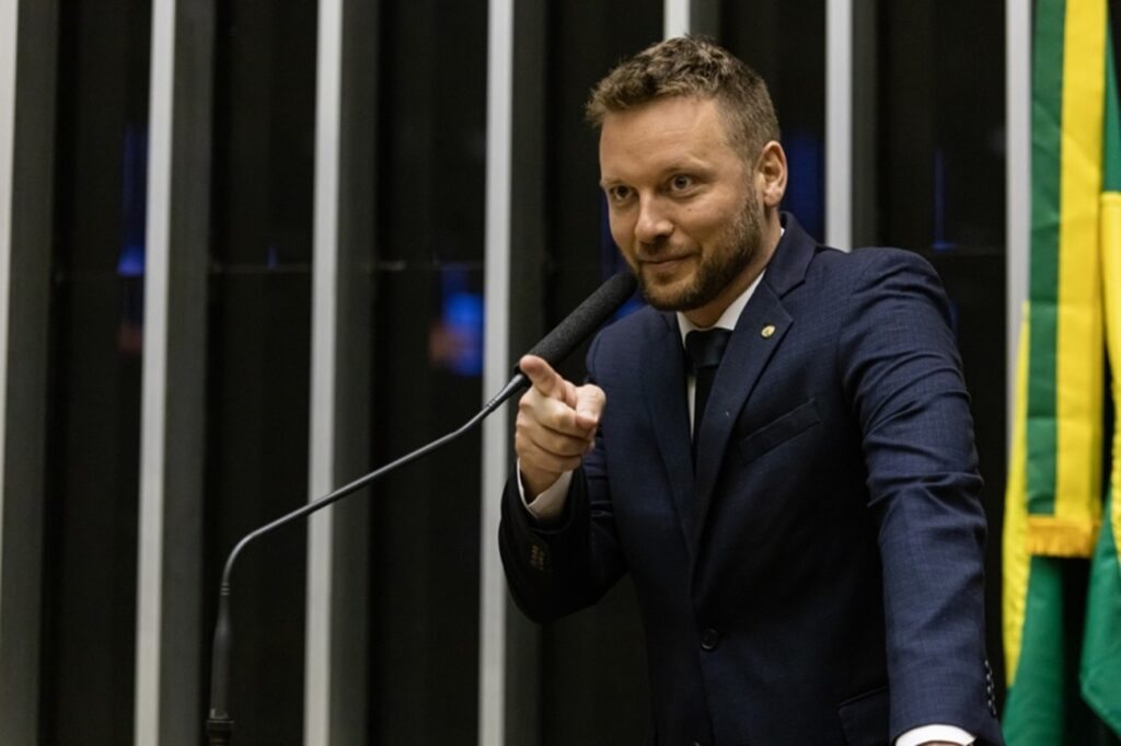 votacao-da-pec-6×1-e-suspensa-apos-deputado-do-pl-pedir-vista