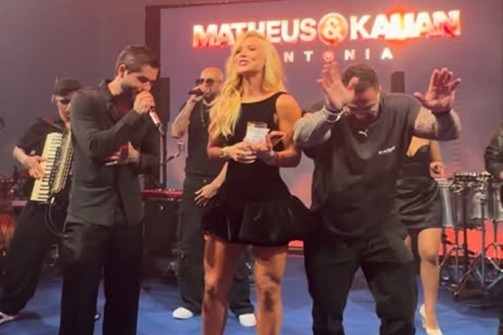 virginia-causa-ao-subir-no-palco-enquanto-ze-felipe-canta-so-tem-eu.-video