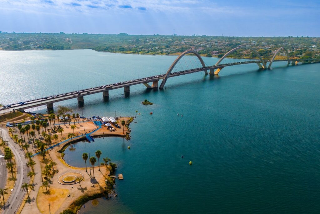 pintura-da-ponte-jk-segue-inacabada-um-mes-apos-prazo-previsto.-veja-video