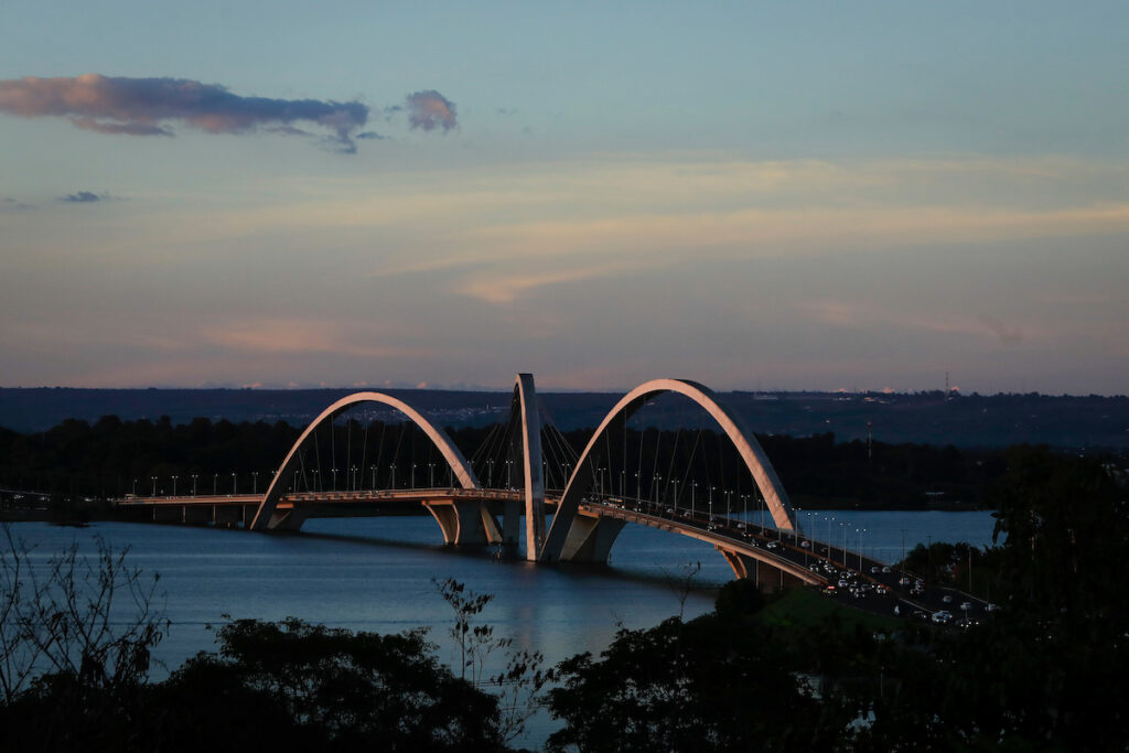 pintura-da-ponte-jk:-apos-atraso,-gdf-da-novo-prazo-para-conclusao.-veja-video