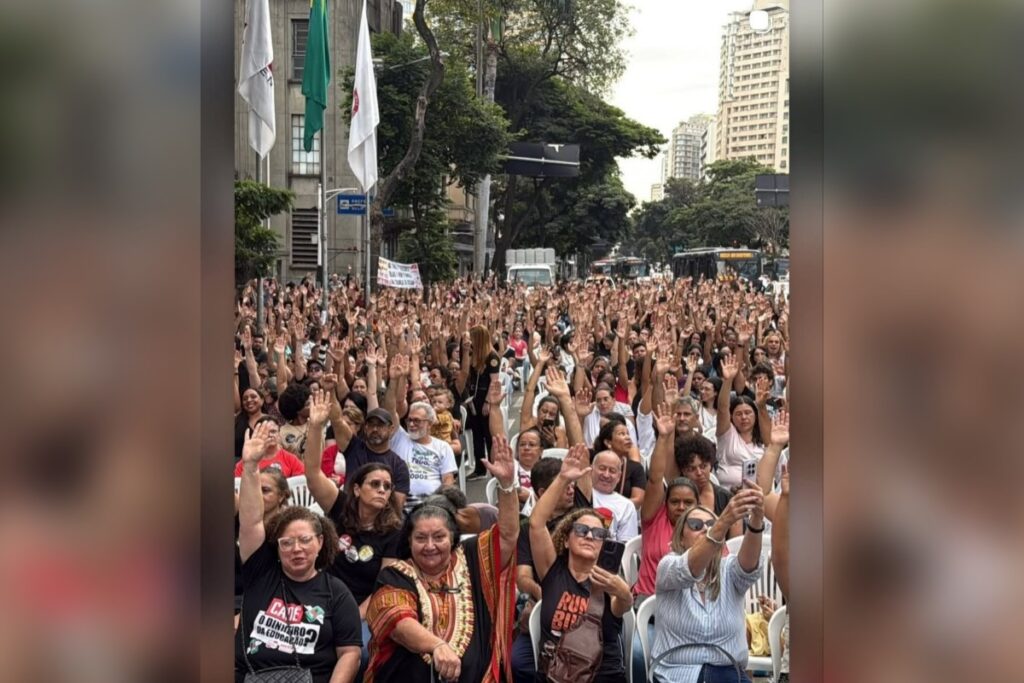 servidores-decidem-manter-greve-da-educacao-em-bh
