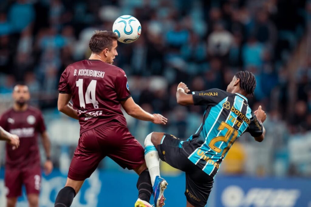 sul-americana:-gremio-empata-em-casa-e-vai-para-disputa-dos-playoffs