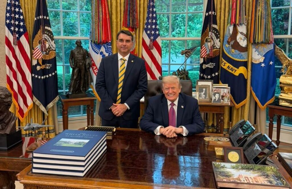 encontro-com-trump-da-respiro-a-flavio,-mas-nao-encerra-crise