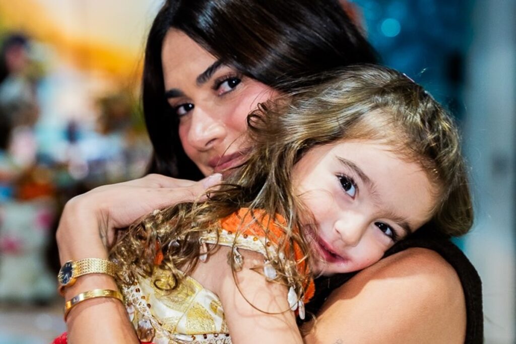 thaila-ayala-lembra-desespero-ao-suspeitar-de-abuso-contra-a-filha