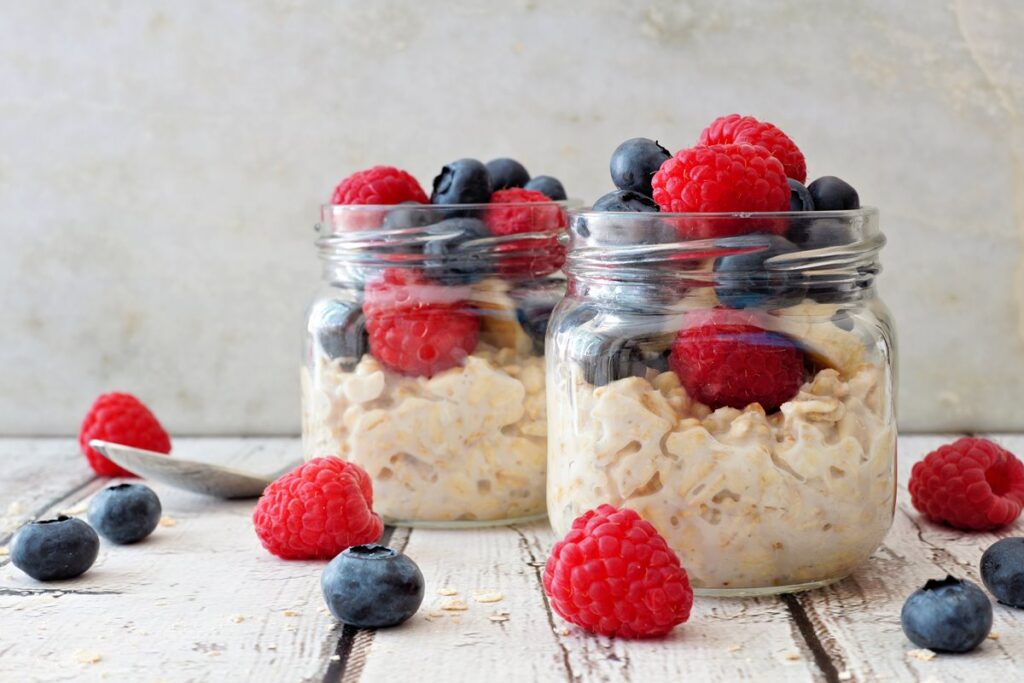 overnight-oats:-o-cafe-da-manha-queridinho-de-quem-vive-na-correria