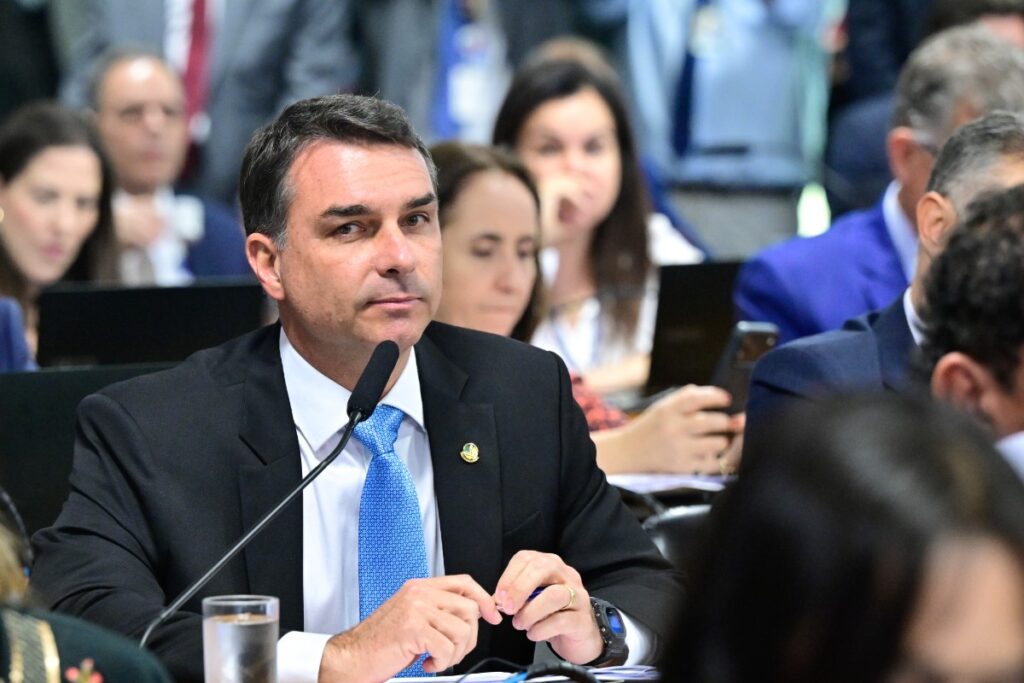 “dark-horse”:-pf-envia-a-pgr-analise-de-representacao-sobre-flavio