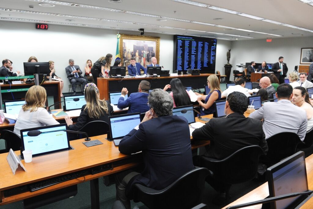 ccj-da-camara-adia-analise-sobre-reducao-da-maioridade-penal