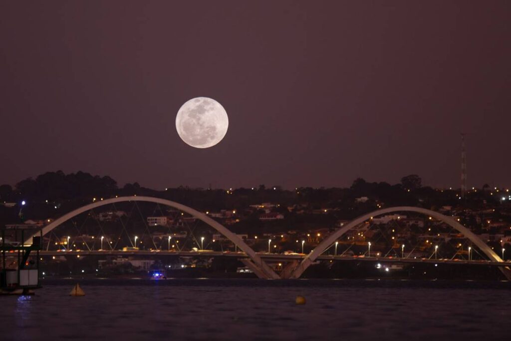 entenda-o-que-e-a-“lua-azul”,-fenomeno-raro-que-ocorre-neste-domingo