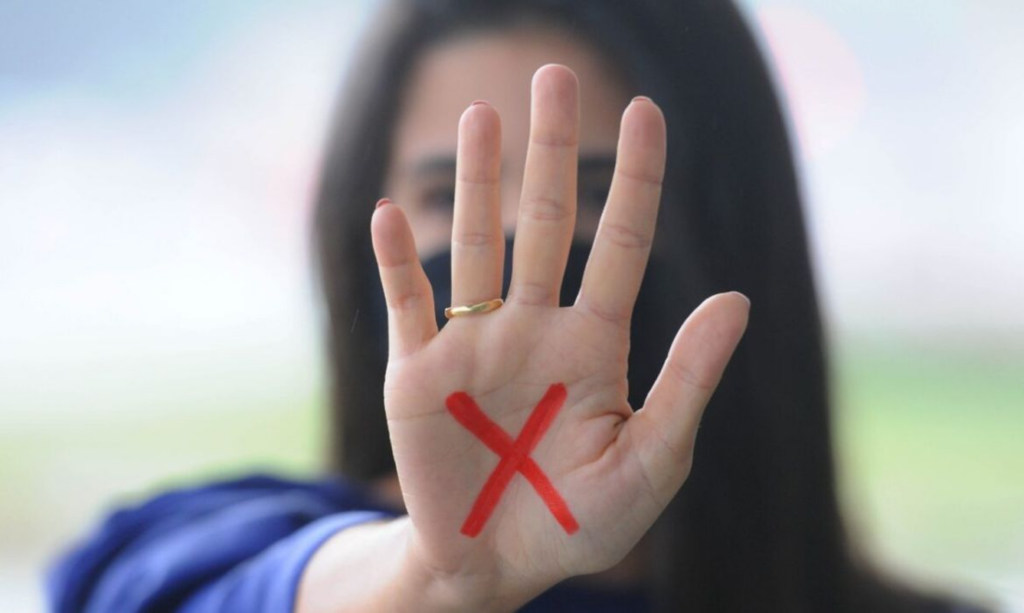 intubada,-mulher-confirma-agressao-do-ex-ao-piscar-os-olhos