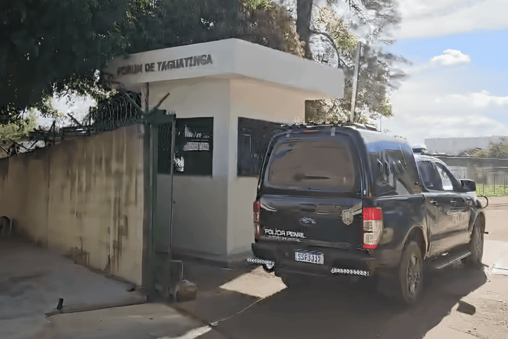 tecnicos-acusados-de-mortes-em-uti-chegam-para-1°-dia-de-audiencia-de-instrucao