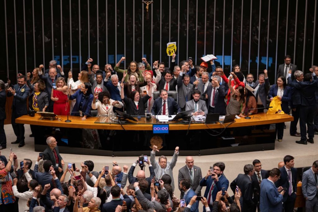 em-vitoria-do-governo-lula,-camara-aprova-pec-do-fim-da-escala-6×1-em-dois-turnos