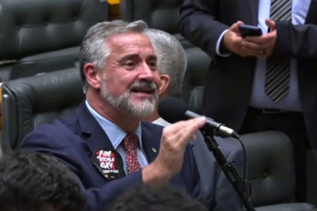 lider-do-governo-sobre-votos-contra-pec-do-6×1:-“22-mais-uma-vez”