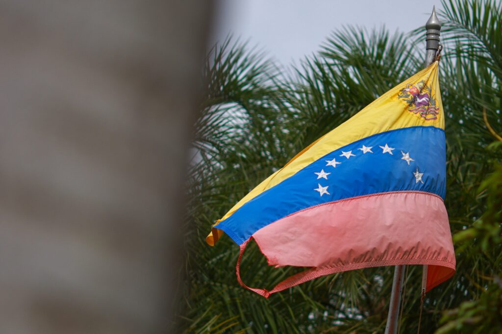 devendo-bilhoes,-venezuela-pos-maduro-retoma-contato-com-fmi-e-anima-brasil