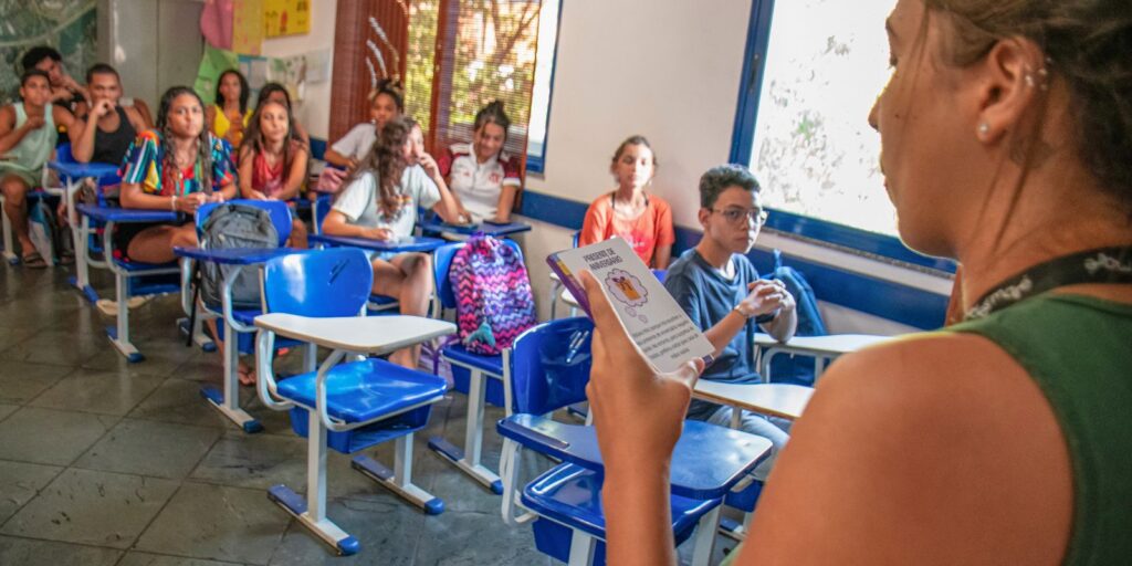 Dores menstruais tiram das aulas 4 em cada 10 alunas no país dores-menstruais-tiram-das-aulas-4-em-cada-10-alunas-no-pais