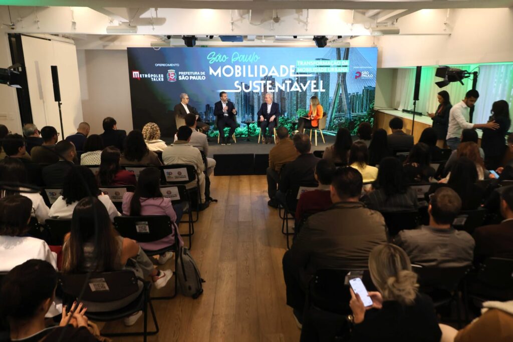 mobilidade:-onibus-eletricos-sao-destaque-no-metropoles-talks-em-sp
