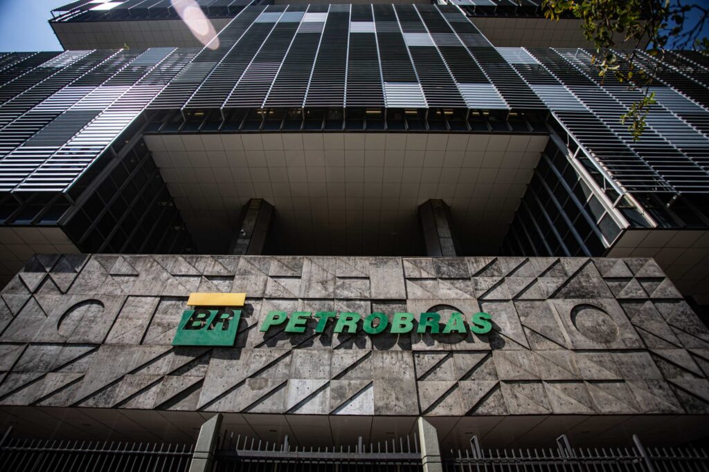 petrobras-anuncia-aumento-de-r$-0,48-na-gasolina-para-distribuidoras