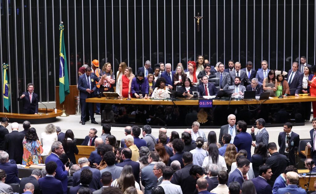 deputados-mineiros-que-nao-votaram-fim-da-escala-6×1-se-explicam
