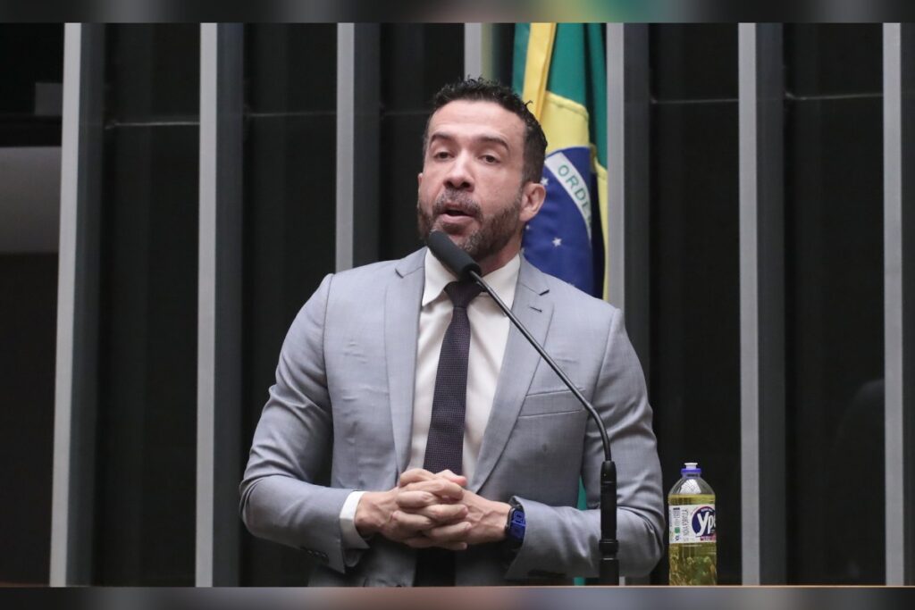janones-bagunca-mais-a-eleicao-mineira-e-surpreende-pt-com-proposta