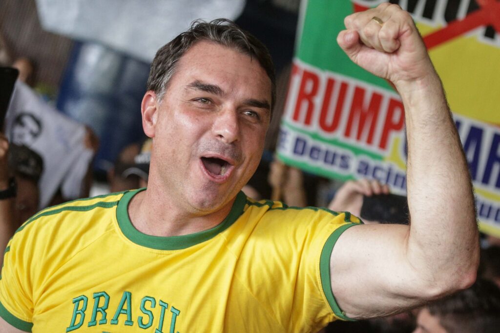 flavio-bolsonaro-atenta-contra-a-soberania-do-brasil-para-se-eleger