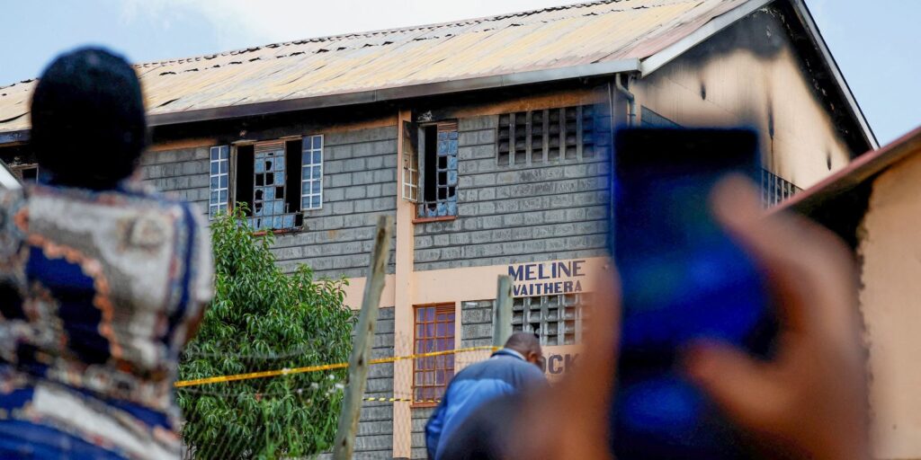 Quênia prende 8 estudantes suspeitos de incêndio criminoso em escola quenia-prende-8-estudantes-suspeitos-de-incendio-criminoso-em-escola