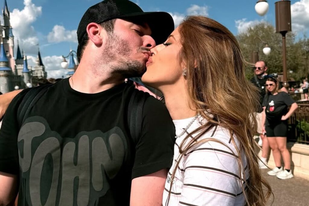 jonas-esticado-e-bruna-hazin-revelam-o-sexo-do-segundo-filho.-veja-video
