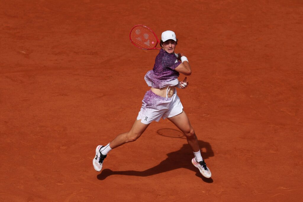 historico:-joao-fonseca-vira-contra-djokovic-e-avanca-em-roland-garros