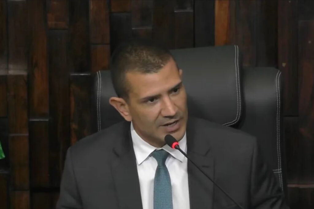 fux-rejeita-pedido-de-douglas-ruas-para-assumir-governo-interino-do-rj